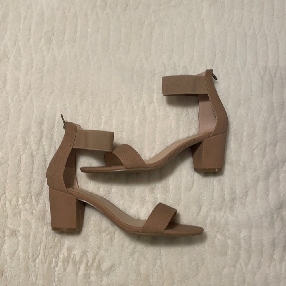 Beige heels with zipper